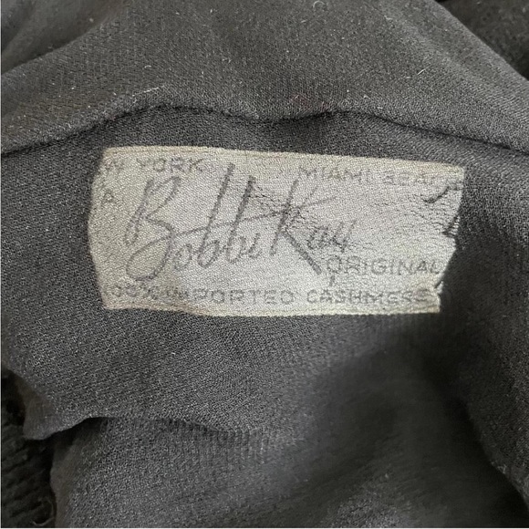 Black Cashmere cropped cardigan jacket with cream mink fur collar - Picture 5 of 8